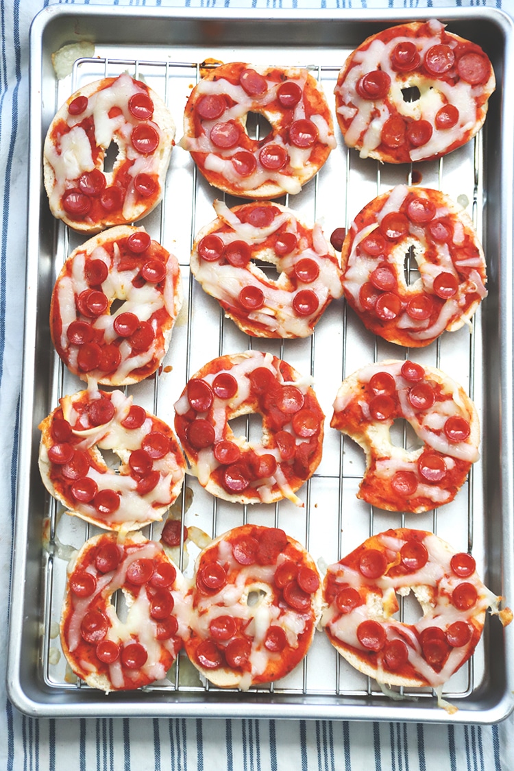 This mini bagel pizza is ready in 20 minutes. Very simple to make, and you can customize it to your liking. Make a huge batch and freeze them. This is perfect for your kid’s lunches.