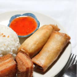 Filipino Food: How to Make Lumpiang Togue or Mung Bean Sprouts Spring Rolls. Crunchy and delicious appetizer for any party PLUS A VIDEO ON HOW TO WRAP SPRING ROLLS