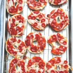 This mini bagel pizza is ready in 20 minutes. Very simple to make, and you can customize it to your liking. Make a huge batch and freeze them. This is perfect for your kid’s lunches.