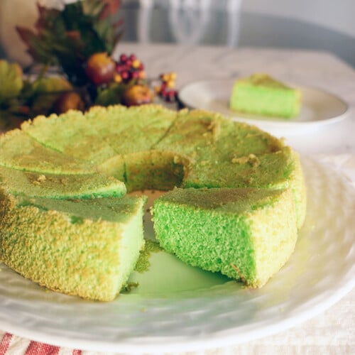 Easy Pandan Chiffon Cake Recipe/The Skinny Pot