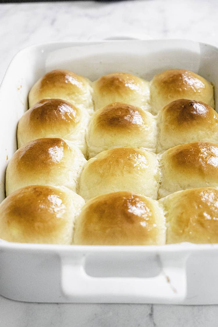 Easy Dinner Rolls Recipe with Soft and Fluffy Result